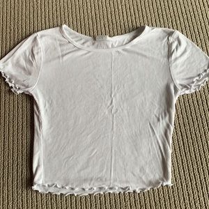 Tilly’s cropped lettuce ruffle tee